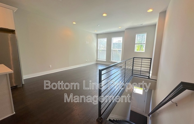 239 UPTOWN W DR
