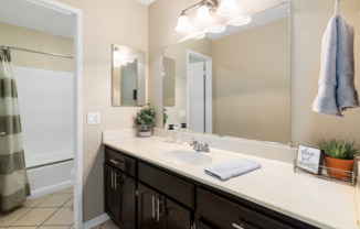 2 beds, 1 bath, 864 sqft, $645