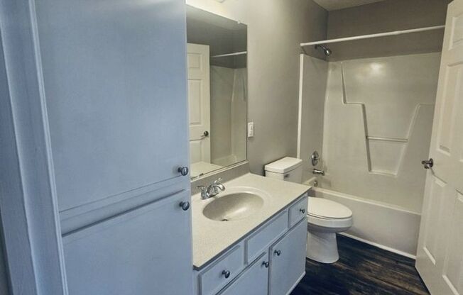 2 beds, 2 baths, 1,020 sqft, $1,195, Unit 221