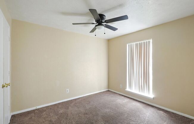 3 beds, 2 baths, $1,350, Unit 1083