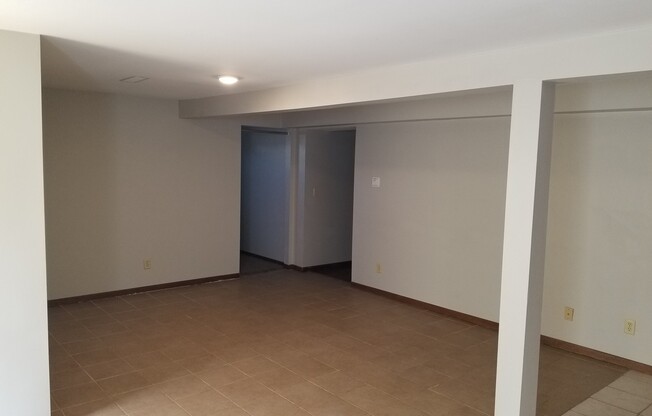 3 beds, 1 bath, 1,200 sqft, $875, Unit 01