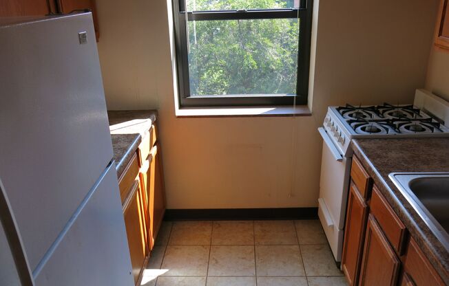 1 bed, 1 bath, 600 sqft, $1,139, Unit 5631 Rippey St. #B3