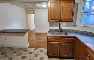 2 beds, 1 bath, 900 sqft, $2,400, Unit 2