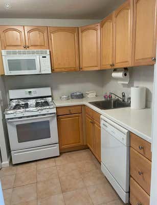 1 bed, 1 bath, 800 sqft, $2,600, Unit 19D