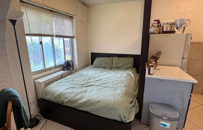 Tudor Hall~ Shadyside on the boarder of Oakland and Bloomfield~ convenient walkable location