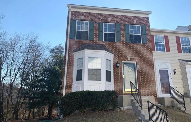 Gorgeous light filled end of group 3bd 3.5bth townhouse in Carriage Pines.