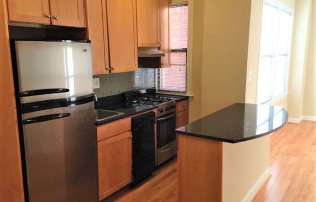 1 bed, 1 bath, 655 sqft, $2,900, Unit H704