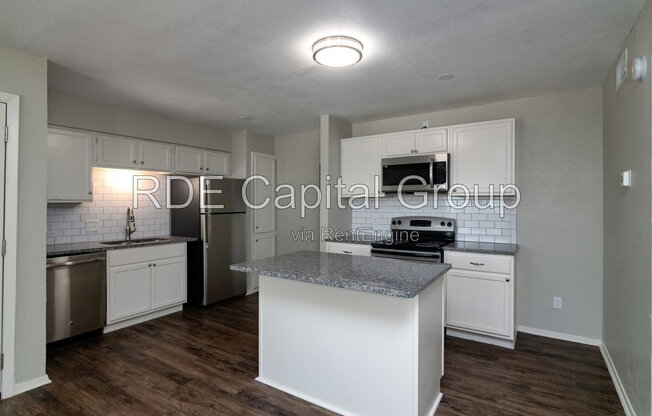 8045 W ELIZABETH LN