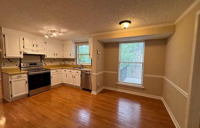 3 Bedroom, 2 1/2 Bath Single Family Home in Raleigh!