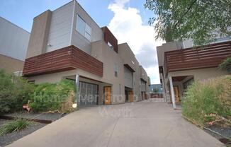 5205 CAPITOL AVE