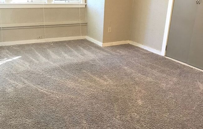 Studio, 1 bath, $745, Unit 32
