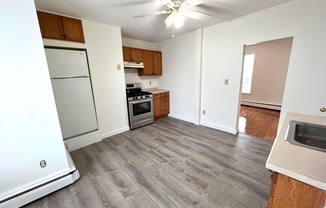 1 bed, 1 bath, 700 sqft, $1,900, Unit 1R