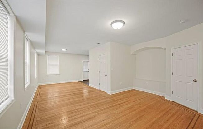 Available Now- Beautiful 3 Bedroom, 2 Bath Home in Baltimore, MD!
