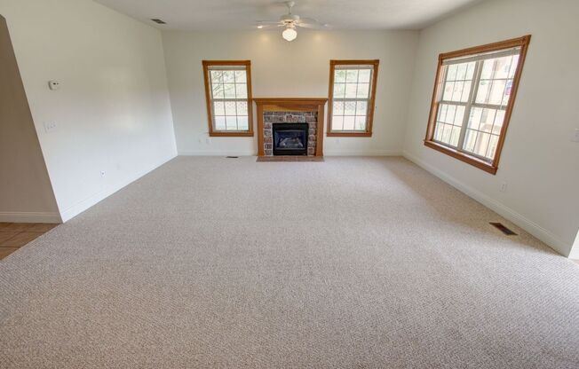 3 beds, 2 baths, 1,850 sqft, $2,275