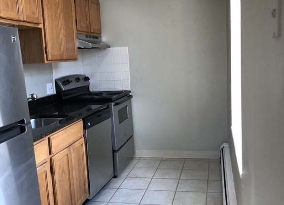 Studio, 1 bath, 400 sqft, $2,400, Unit 12