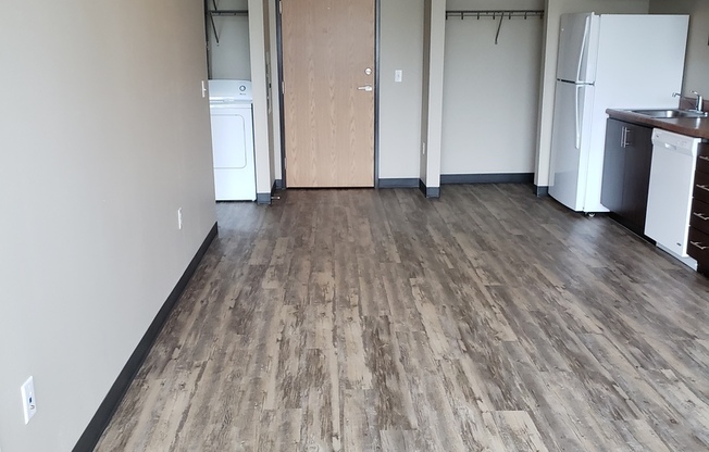1 bed, 1 bath, 589 sqft, $1,350, Unit 2-402W
