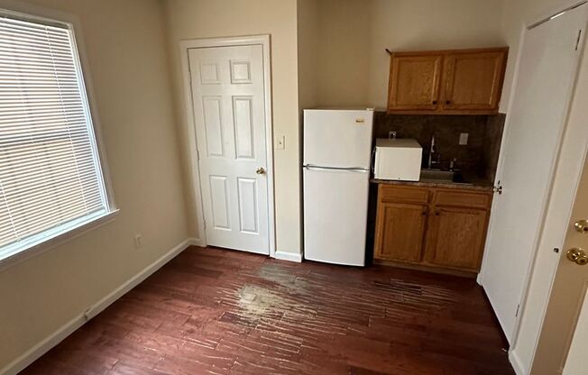 Studio, 1 bath, 300 sqft, $925, Unit 2D