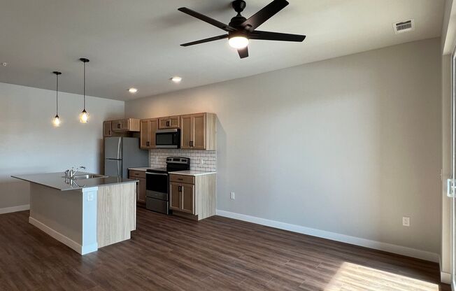 1 bed, 1 bath, 725 sqft, $1,675, Unit WR 305-229