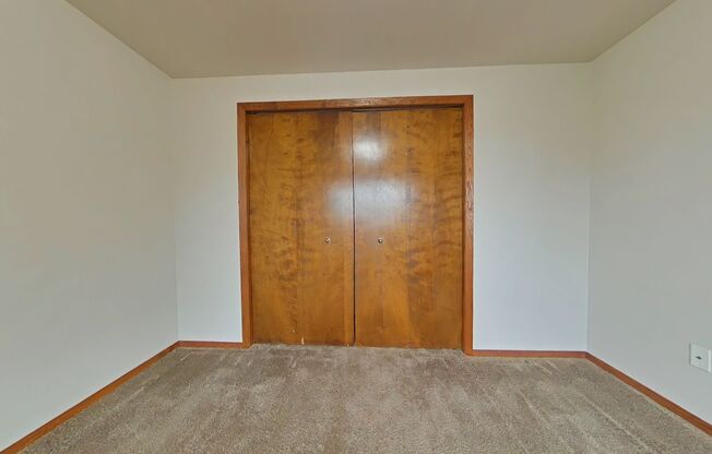 2 Bedroom Apartment ~ Close to 9th Street