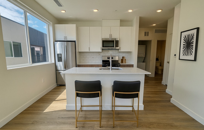 2 beds, 2 baths, 798 sqft, $2,295, Unit 327