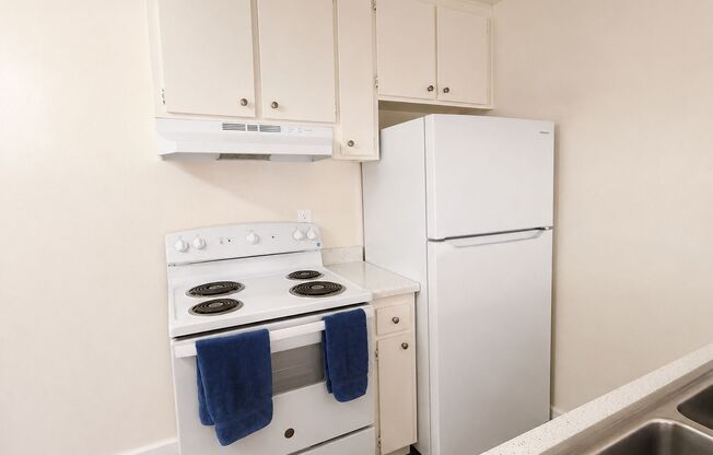 2 beds, 1 bath, 900 sqft, $1,995, Unit 24