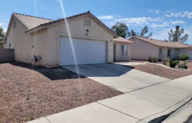 3 beds, 2 baths, $2,300