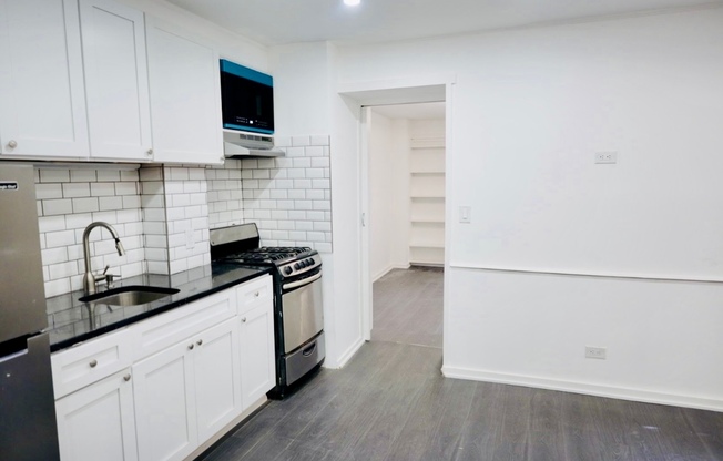 858 SAINT JOHN'S PL
