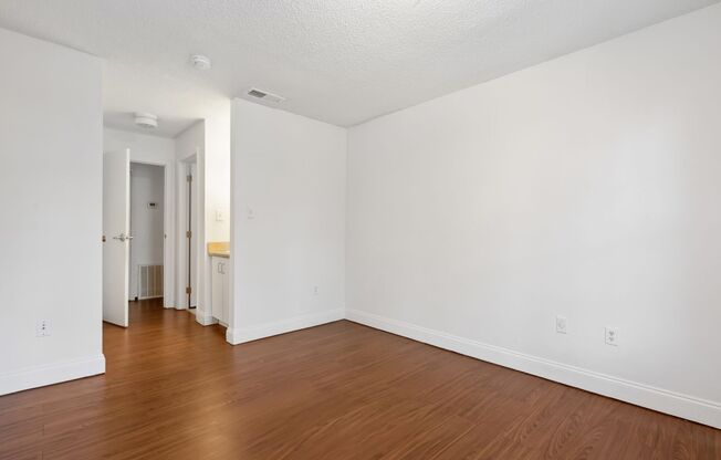 2 beds, 1 bath, 725 sqft, $1,350, Unit AAT1-C504