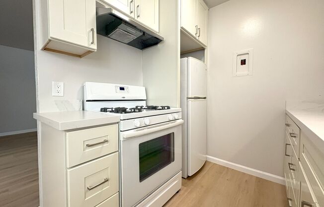 1 bed, 1 bath, $3,000, Unit Unit 103