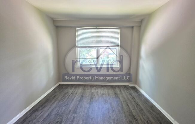 2 beds, 1 bath, 752 sqft, $995, Unit 1300-5