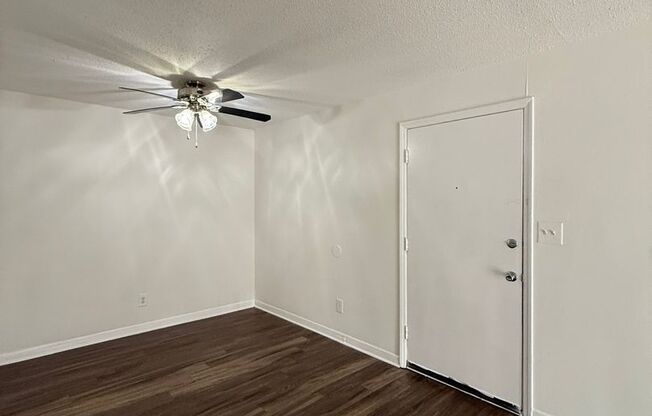 2 beds, 1 bath, 800 sqft, $1,100, Unit K4