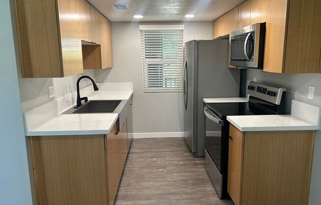 2 beds, 1 bath, 875 sqft, $2,725, Unit 594