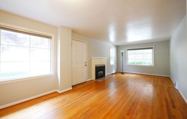 5 BEDS & 2.5 BATH SINGLE FAMILY HOUSE FOR RENT