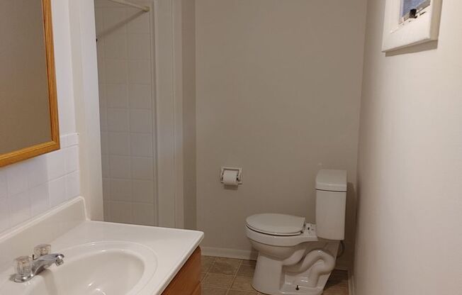 2 beds, 1 bath, $950, Unit Apt. 2