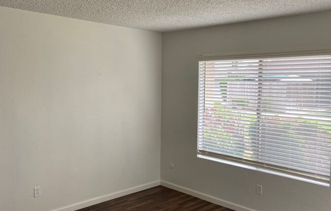 2 beds, 1 bath, 900 sqft, $1,400, Unit Unit D