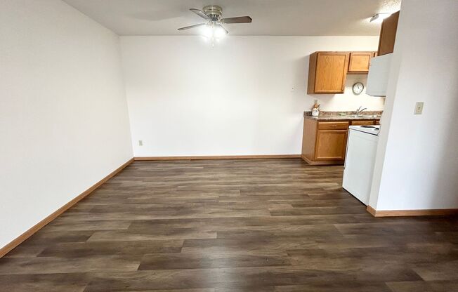 2 beds, 1 bath, 840 sqft, $860, Unit 2542-303