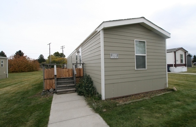 232 White Oak Dr