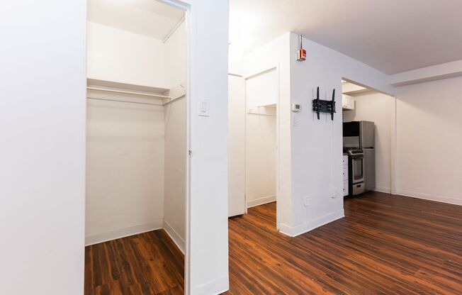 Studio, 1 bath, 371 sqft, $1,195, Unit N103