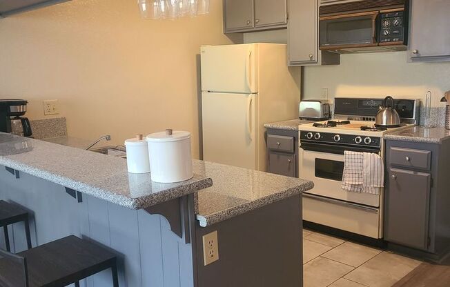 2 beds, 1 bath, $1,250