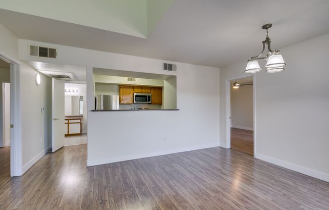 2 beds, 2 baths, $1,475, Unit UNIT 2118
