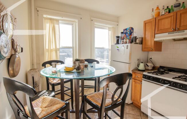 2 beds, 1 bath, $2,600, Unit Unit #26