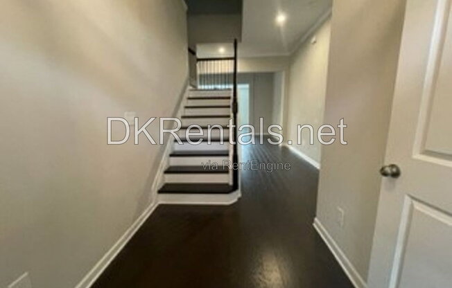 944 HEWITT DR SE