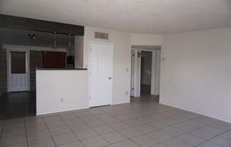 2 beds, 1 bath, 800 sqft, $1,250, Unit 933