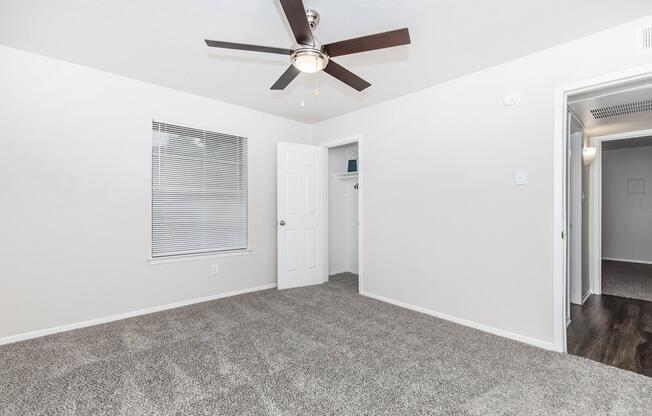 2 beds, 1 bath, 889 sqft, $1,000