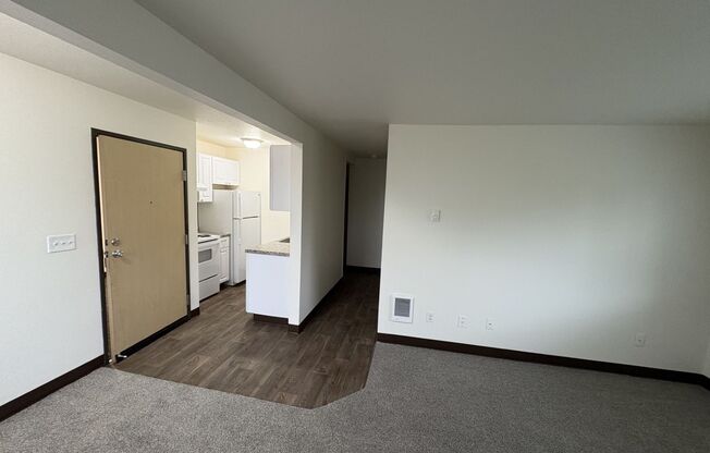 2 beds, 1 bath, 650 sqft, $1,275, Unit 1505-23