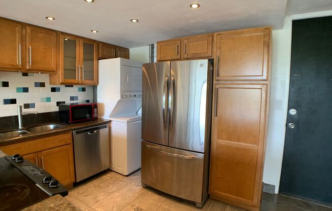 2 beds, 1 bath, $2,200