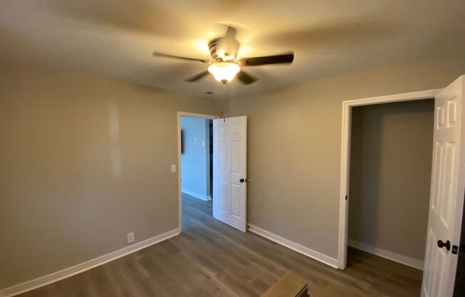 2 beds, 1 bath, 700 sqft, $1,495