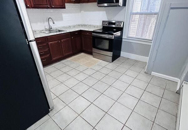 1221 LINDLEY AVE