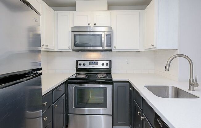 2 beds, 2 baths, 865 sqft, $2,350, Unit 2-204