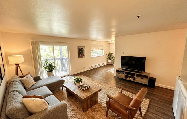 Ridgeline Apartments – Assigned Parking and In-Unit Washer & Dryer